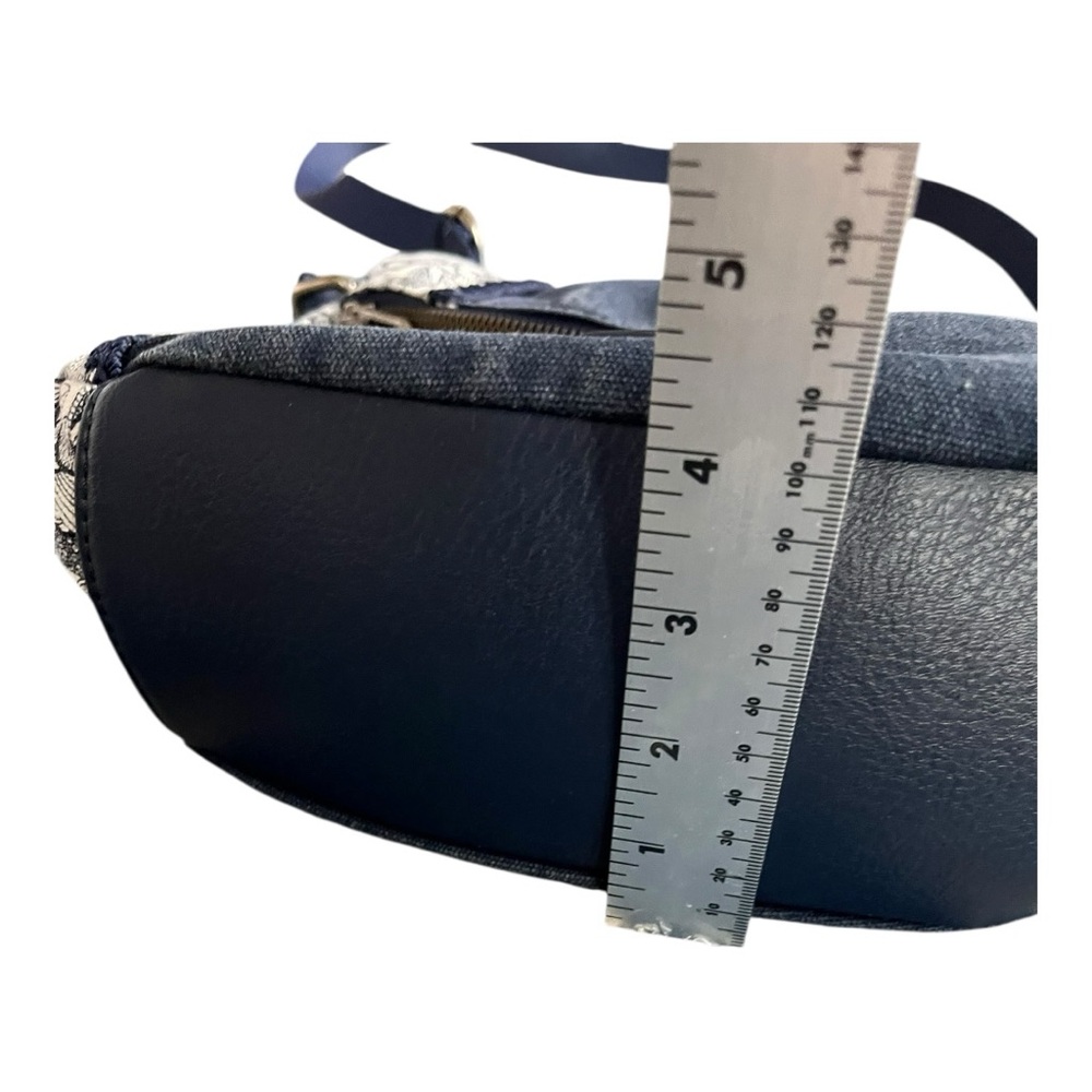 Sakroots crossbody bag with adjustable strap - Picture 14 of 16